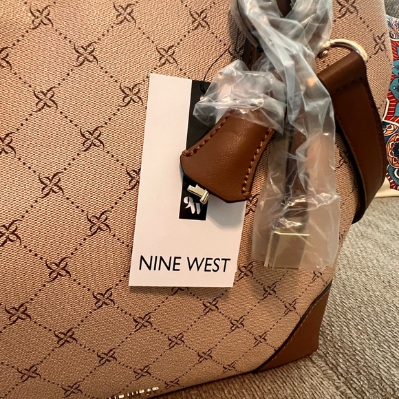 Nine West Brand NEW Bag!! - Picture 6 of 8